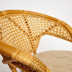 ТЕРРАСНЫЙ КОМПЛЕКТ PELANGI (стол со стеклом + 2 кресла) /без подушек/ ротанг, кресло 65х65х77см, стол диаметр 64х61см, Honey (мед)