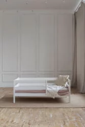 Софа в белом цвете