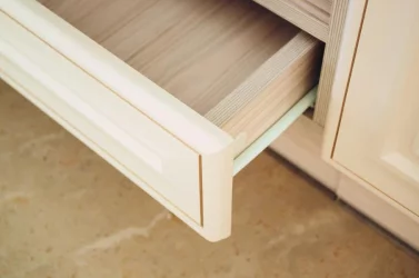 Стол с 3 ящиками (метабоксы) Милана 23.59 Сосна Астрид/Ваниль