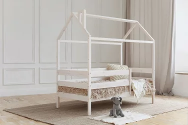 Кровать-домик в колерованном масле