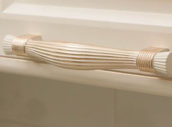 Шкаф-витрина кухонный (с системой плавного закрывания) Милана 23.09.1 Сосна Астрид/Ваниль