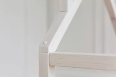 Кровать-домик в колерованном масле