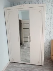 Шкаф трехдверный с зеркалом Версаль 99.12 Сосна Астрид Ваниль