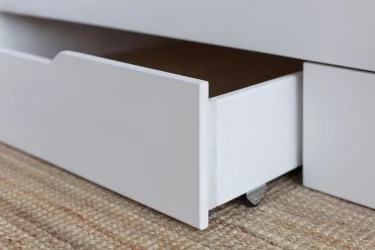 Детская кровать для девочки в белом цвете с ящиками