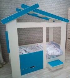 Кровать-домик Теремок с ящиком и ступенькой Белая-Лазурь