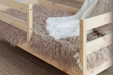 Детская кровать для девочки в натуральном цвете