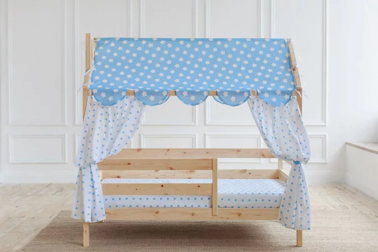 Кровать-домик в натуральном цвете_0