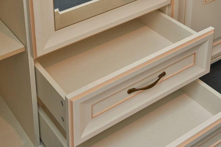 Шкаф четырехдверный Марлен 493 Кремовый белый Патина_4