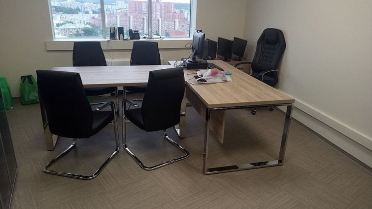 Кресло руководителя Бюрократ _Aura/Black_7